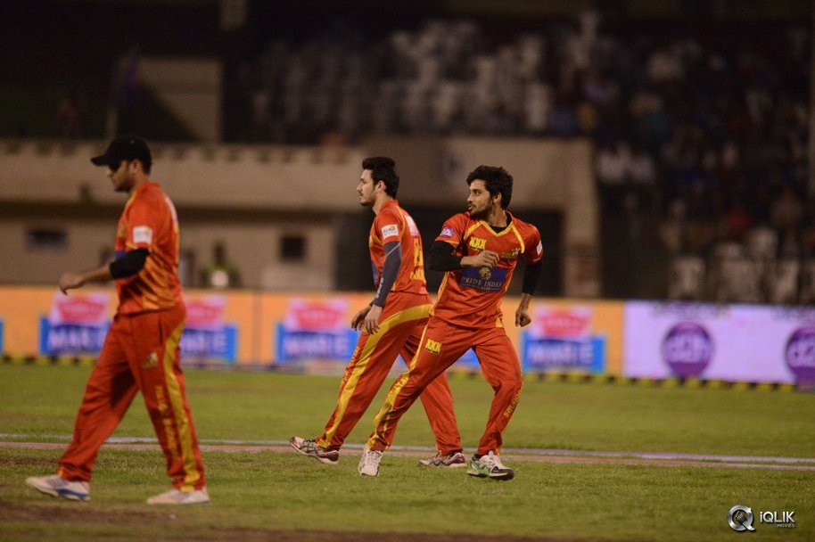 CCL-5-Telugu-Warriors-vs-Bengal-Tigers-Match-Photos